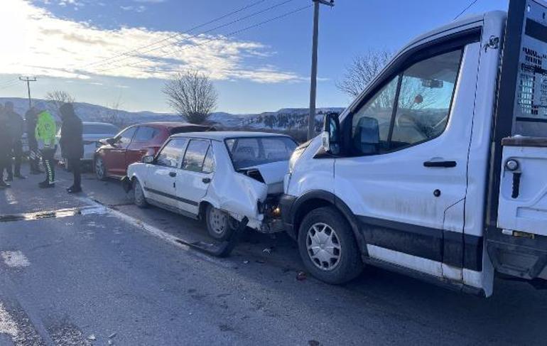 Sivas'ta, 10 aracın karıştığı zincirleme kazada 1 yaralı