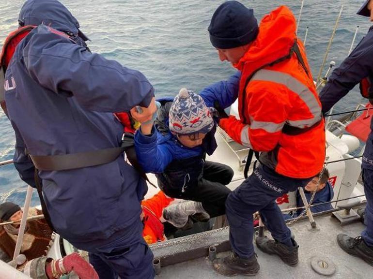 Çanakkale'de Yunanistan'ın geri ittiği 56 göçmen kurtarıldı