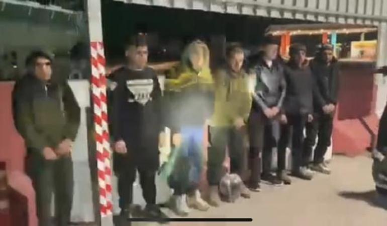 Otomobilden 1'i bagajda, 6 kaçak göçmen çıktı