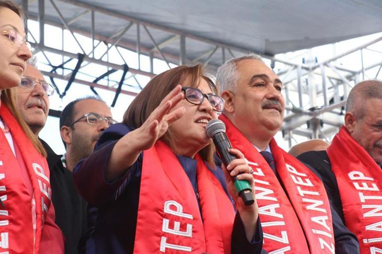 Gaziantep'te, başkanlığa 3'üncü kez aday gösterilen Şahin'e coşkulu karşılama
