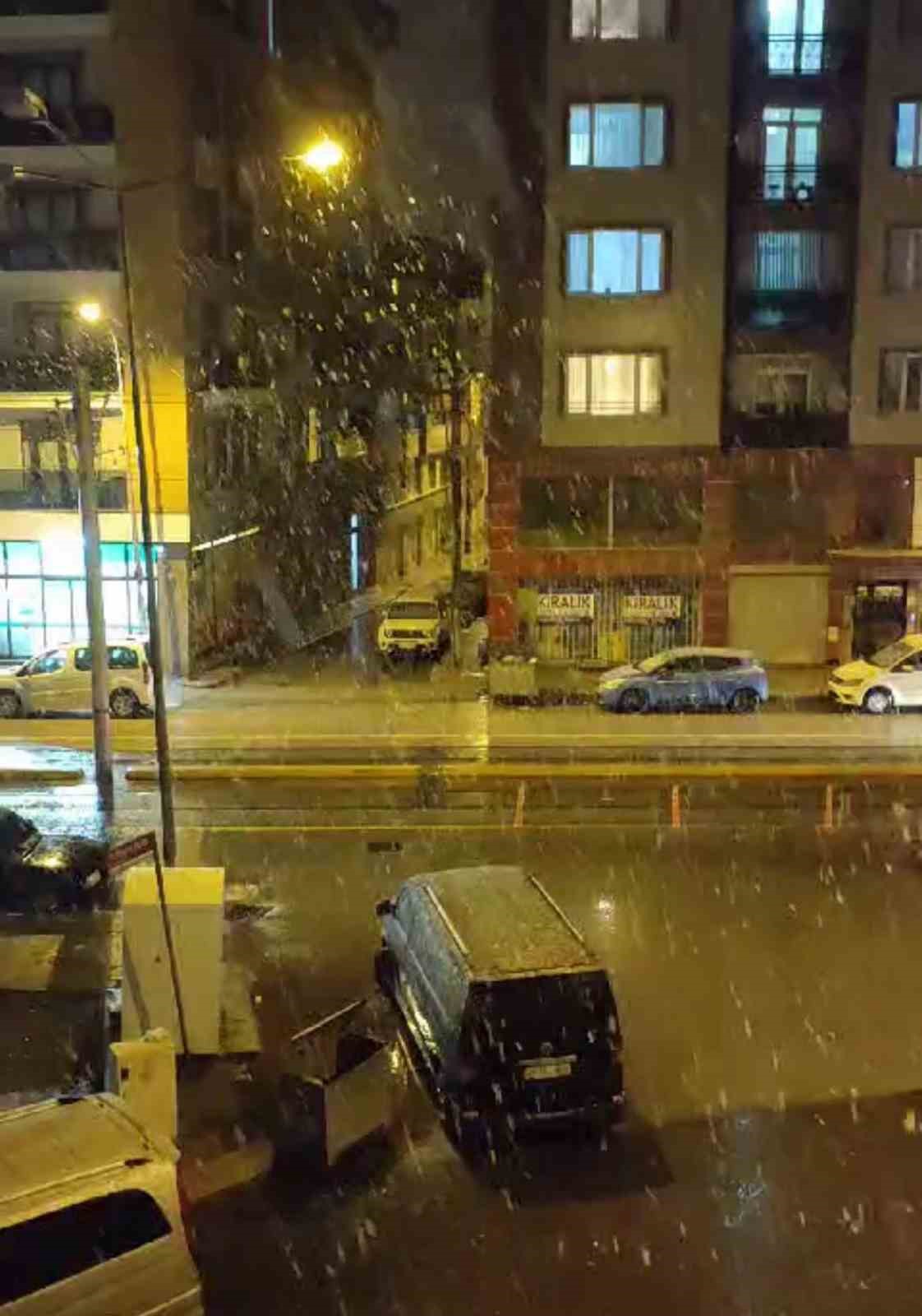 Eskişehir’de beklenen kar yağışı başladı