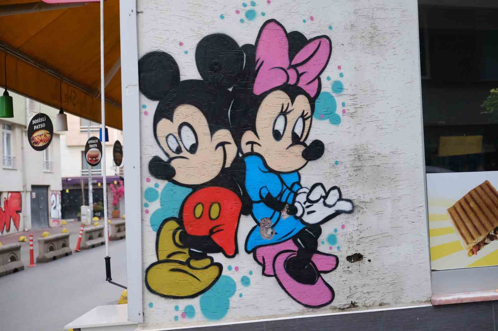 Eskişehir’de duvarlara çizilen grafitiler vatandaşın ilgisini çekiyor