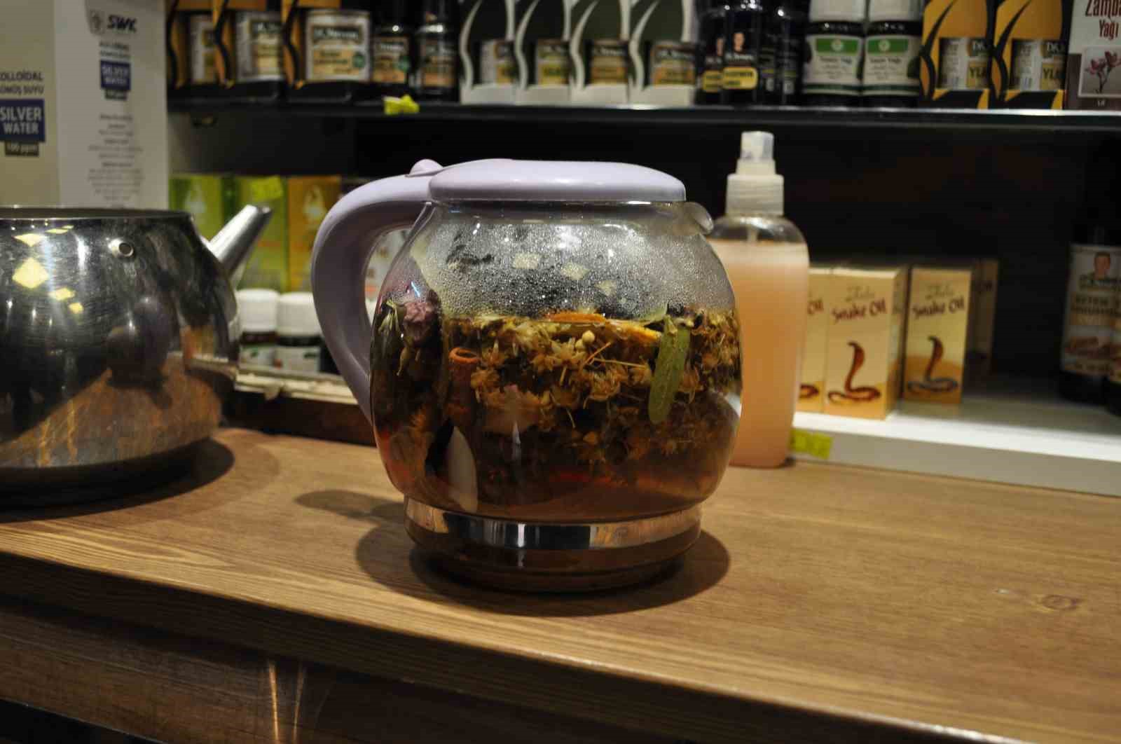 Vücut savunmasını arttırmak için düzenli kış çayı tüketimi önemli