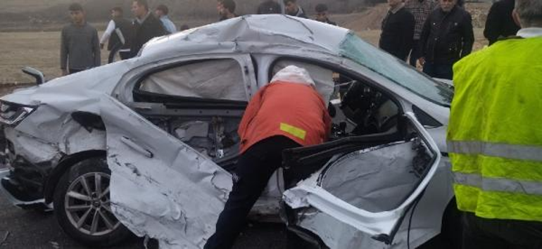 Mardin'de otomobil ile TIR çarpıştı: Anne ve kızı öldü, baba ve diğer kızı yaralandı