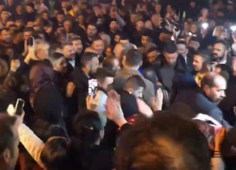 Yalova Belediye Başkan adayı Tutuk, meşalelerle karşılandı
