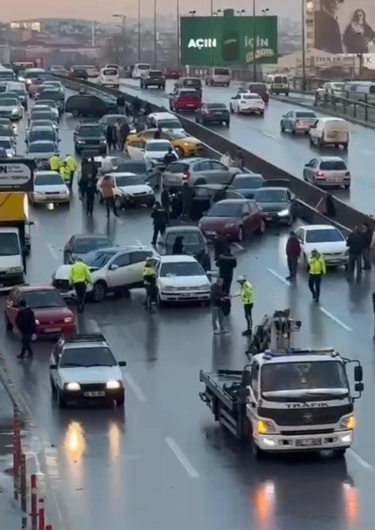 Ankara'da 26 aracın karıştığı zincirleme kazada 3 kişi yaralandı