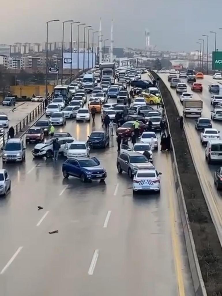 Ankara'da 26 aracın karıştığı zincirleme kazada 3 kişi yaralandı
