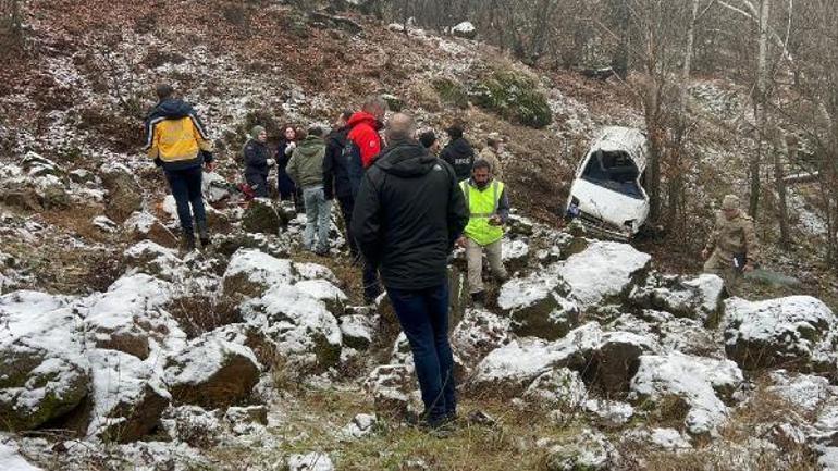 Otomobil, şarampole yuvarlandı; sürücü ağır yaralı, eşi öldü