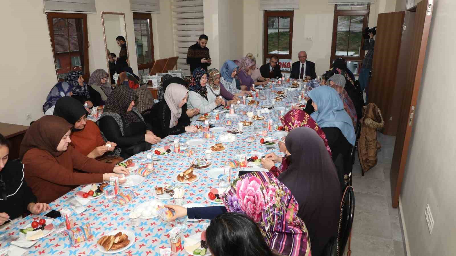 Başkan Kurt Erenköy’de kadınların istek ve taleplerini dinledi