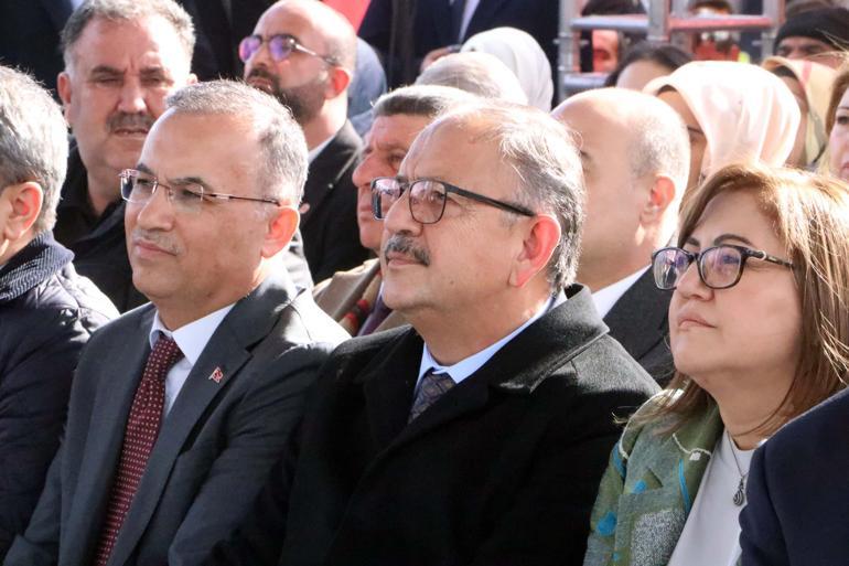 Bakan Özhaseki: Gaziantep’te 10 bin konutu bir ay sonra teslim edeceğiz