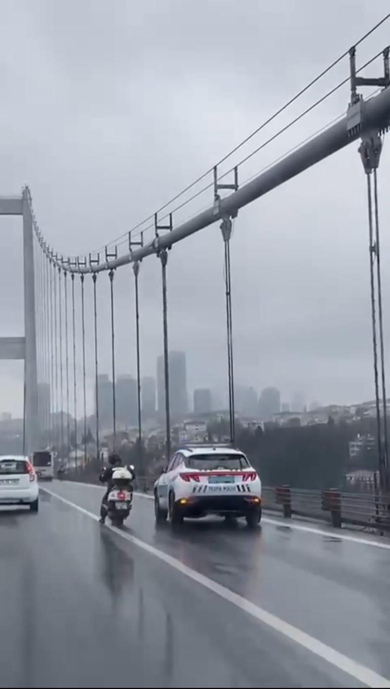 Şiddetli rüzgarda köprüden geçmeye çalışan motosikletlilere sürücü desteği