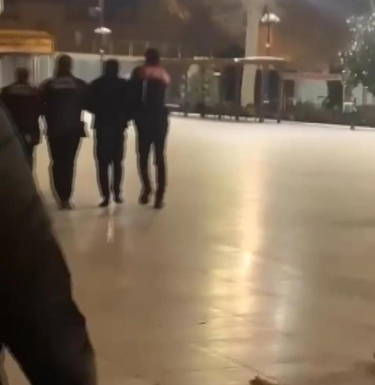 Fatih Camii'nde bıçaklı saldırı: Cami imamı ve bir kişi bıçakla yaralandı