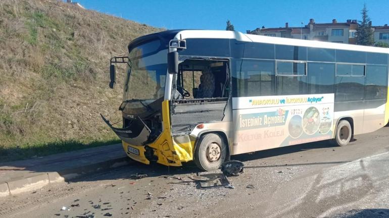 Özel halk otobüsüyle çarpışan otomobilin sürücü yaralandı