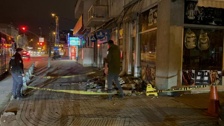 Ataşehir'de binanın balkonu çöktü