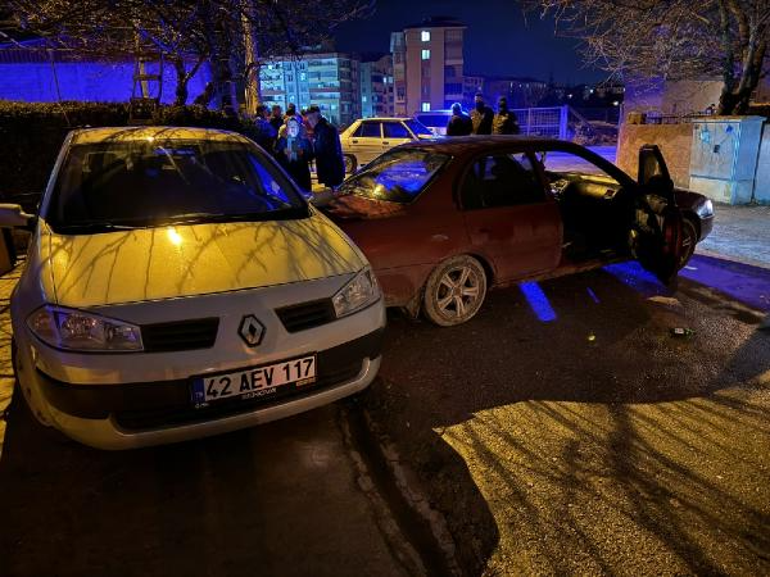 Konya'da iki otomobil kavşakta çarpıştı: 9 yaralı