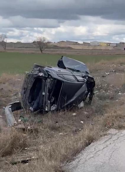 Eskişehir'de direğe çarpan otomobildeki 2 kişi öldü