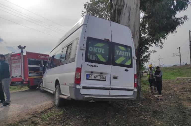 Osmaniye'de servis minibüsü, ağaca çarptı: 4'ü öğrenci 6 yaralı