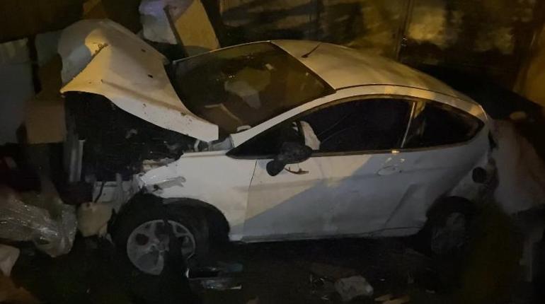 Sultanbeyli'de kaza yapan sürücü yaralı arkadaşını bırakarak kaçtı
