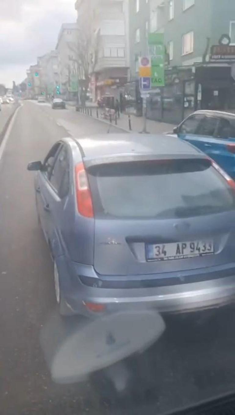 Maltepe'de yol verme kavgası; yolcu minibüsünün önünü kesti