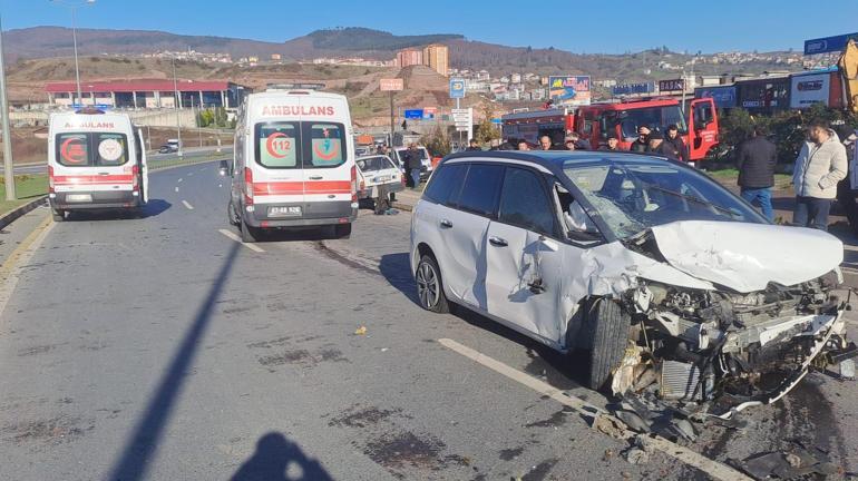 Zonguldak'ta iki otomobilin çarpıştığı kaza kamerada: 1 ölü, 5 yaralı