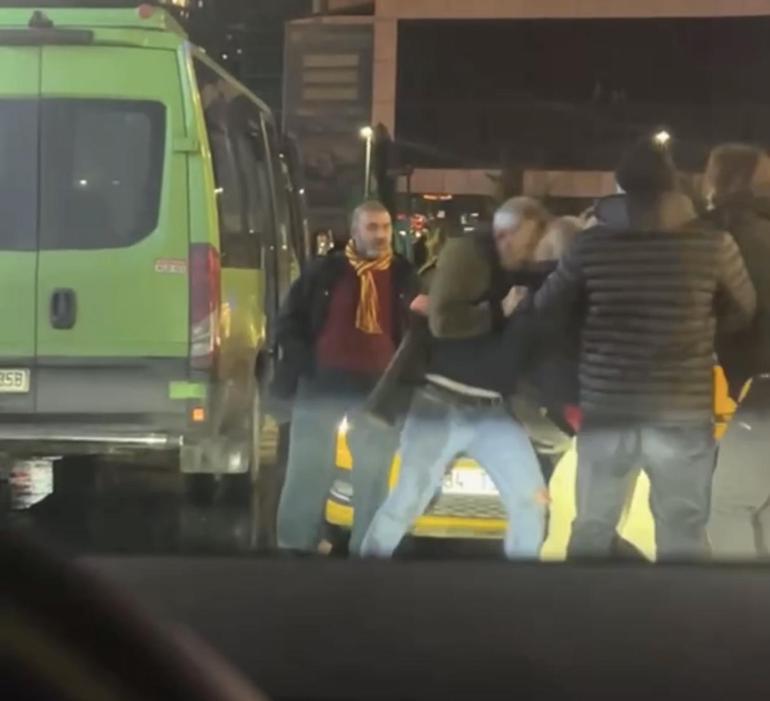 Kağıthane'de taksici ile tartıştığı kişiler arasında kavga: Kadın baygınlık geçirdi