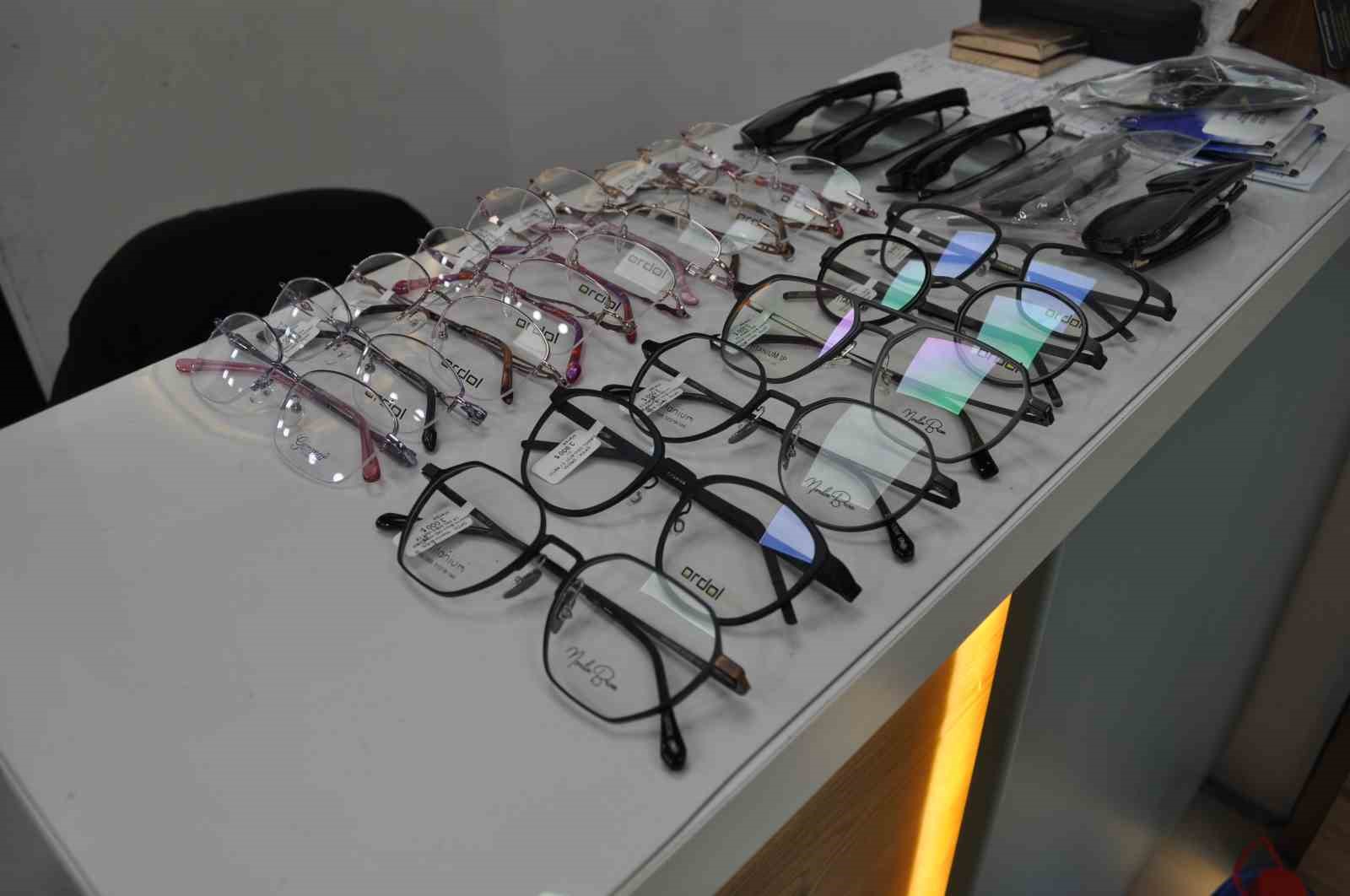 Kış mevsiminde gözlüklerin buğu yapmasıyla lens kullanımı arttı