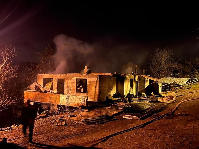 Tokat'ta ev alev alev yandı