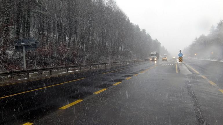 Bolu Dağı'nda kar yağışı