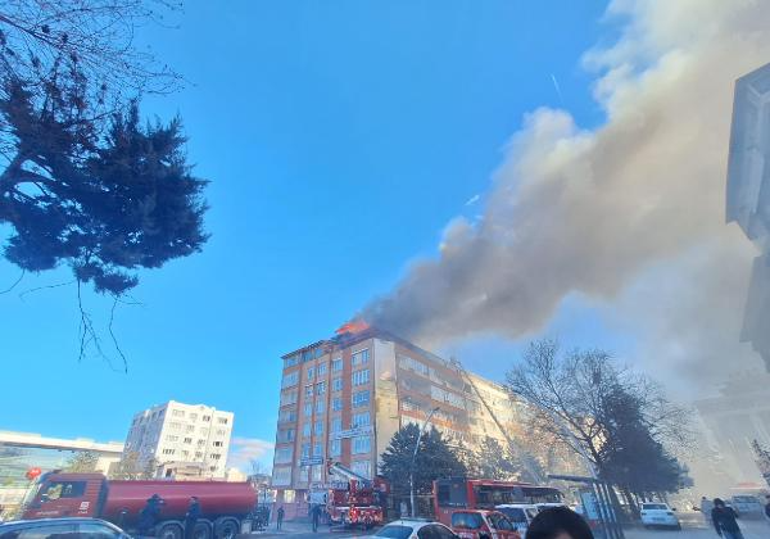 Ankara'da 7 katlı binada yangın; 4 kişi dumandan etkilendi