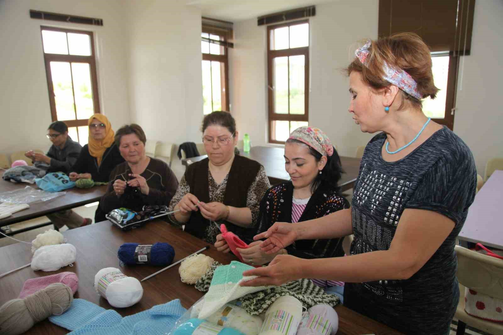 Başkan Kazım Kurt’un çağdaş bir toplum için verdiği eğitim “mücadelesi”