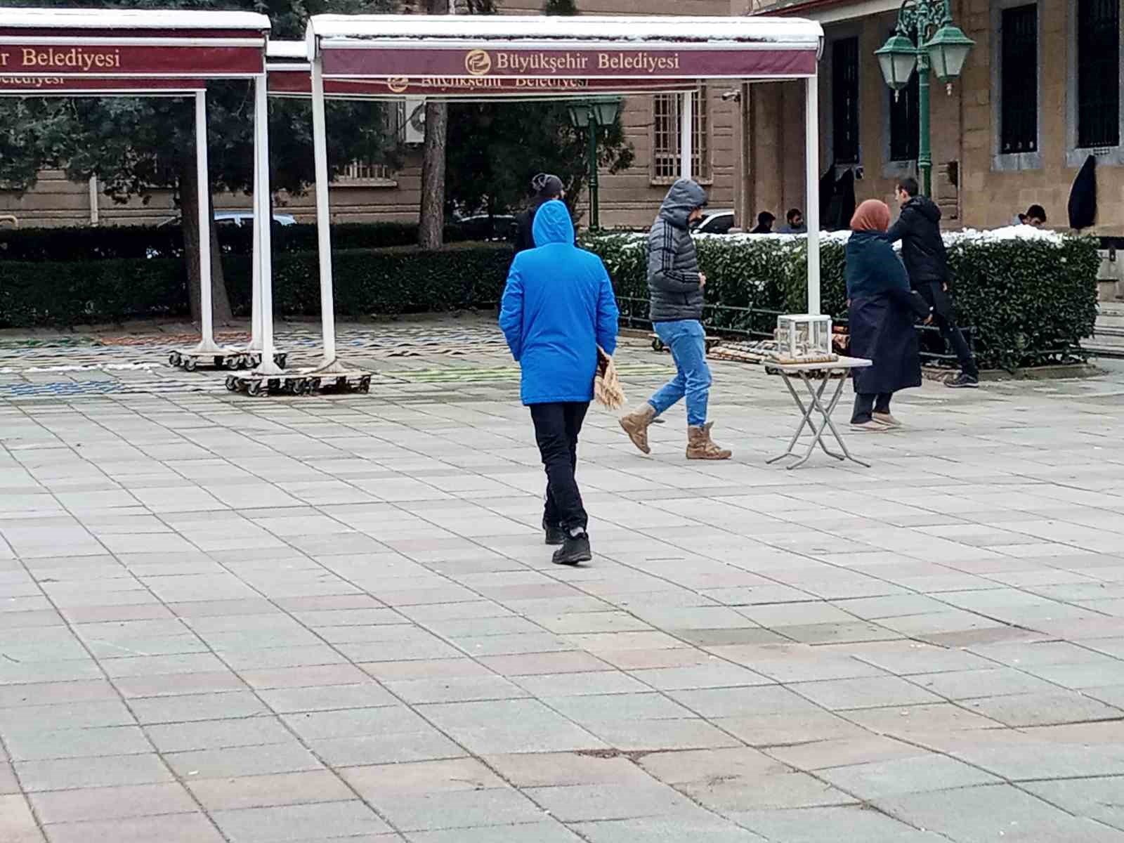 Hava sıcaklığının eksi değerlere düşmesi ibadete engel olmadı