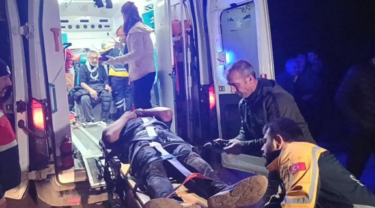 Çanakkale’de otomobille midibüs çarpıştı: 1 ölü, 4 yaralı