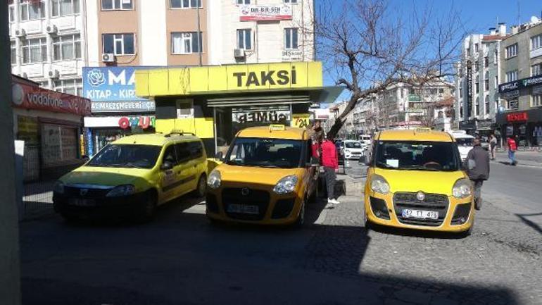 Taksi şoförü müşterisi tarafından bıçaklandı