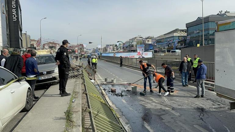 Çekmeköy'de otomobil durağa daldı; 4 yaralı