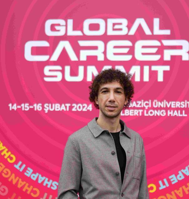 Gençlerin yüzde 83,2'si Türkiye'deki global şirketlerde çalışmayı hedefliyor