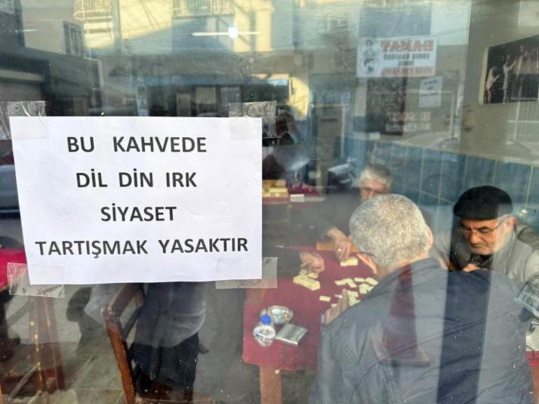 Kavgalardan bıktı, kahvehanesinde siyasi tartışmaları yasakladı