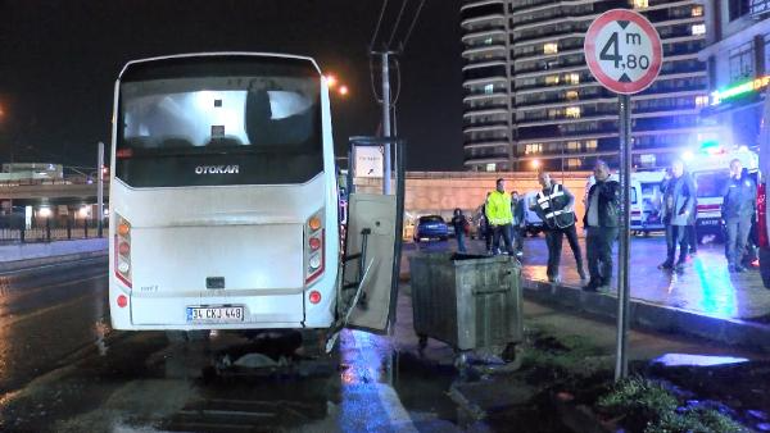 Bursa'da tur otobüsü beton aydınlatma direğine çarptı: 10 turist yaralandı