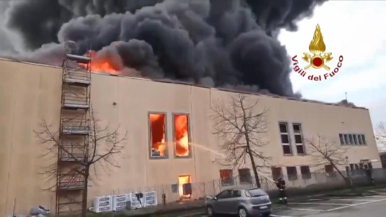 İtalya’da nakliye şirketi binasında yangın