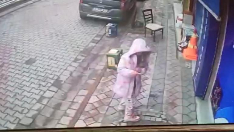 Sultangazi'de hırsız küçük kızın elindeki parayı çalıp kaçtı