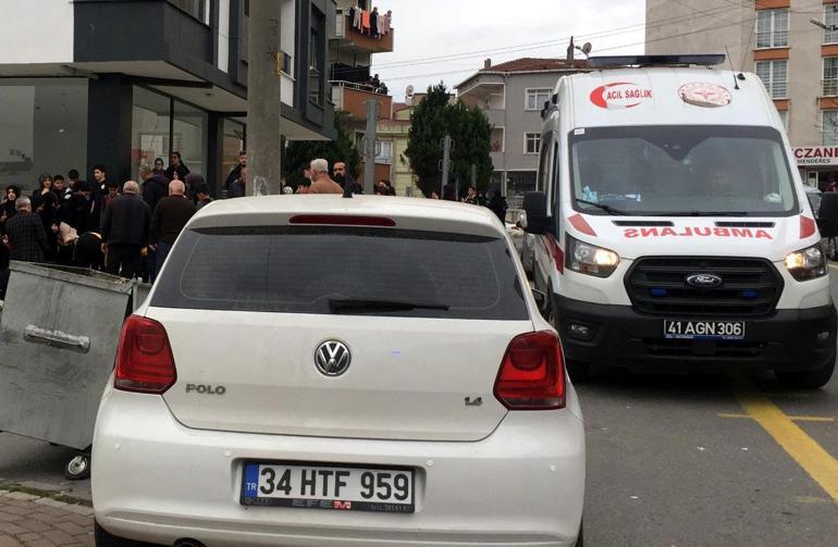 Öğretmenin otomobille çarptığı çöp konteyneri, 4 öğrenciyle 1 veliyi yaraladı