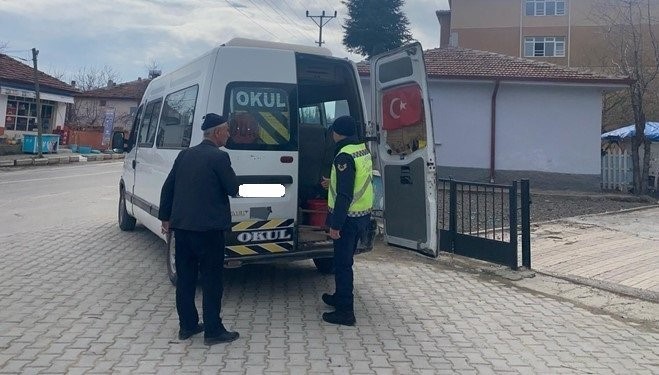 Jandarma ekiplerinden trafik denetimi