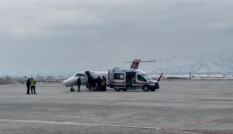 Duran kalbi yeniden çalıştırıldı, ambulans uçakla Adana’ya sevk edildi