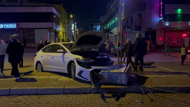 Bursa'da iki otomobil çarpıştı; 6 yaralı
