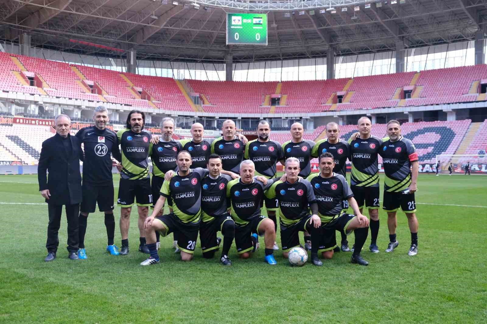 Eskişehir’in emektar futbolcuları bir araya geldi