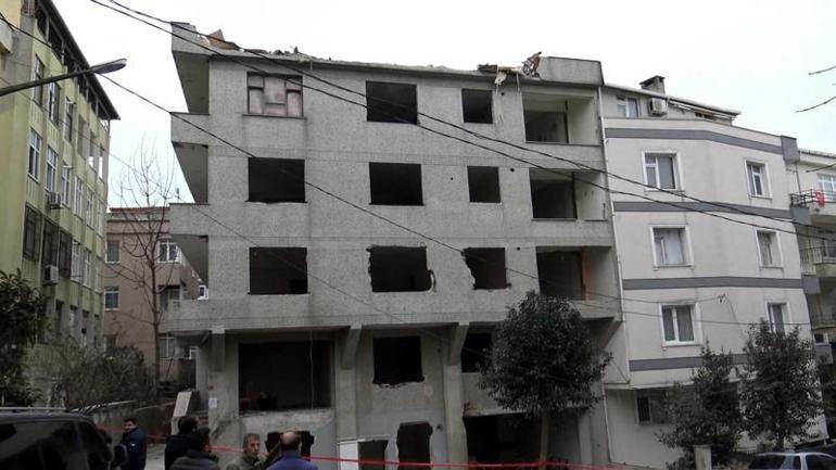 Avcılar'da binaların ortak duvarı yıkım sırasında ortaya çıktı