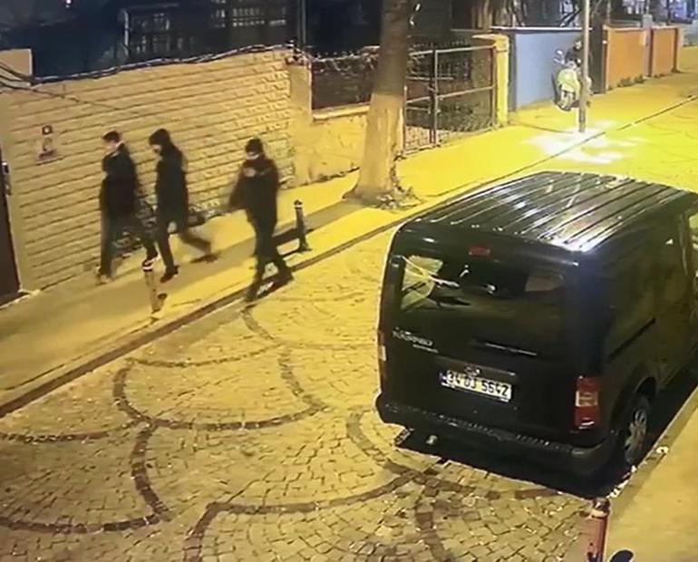 Şişli'de otomobilden tabanca çalan şüpheliler yakalandı