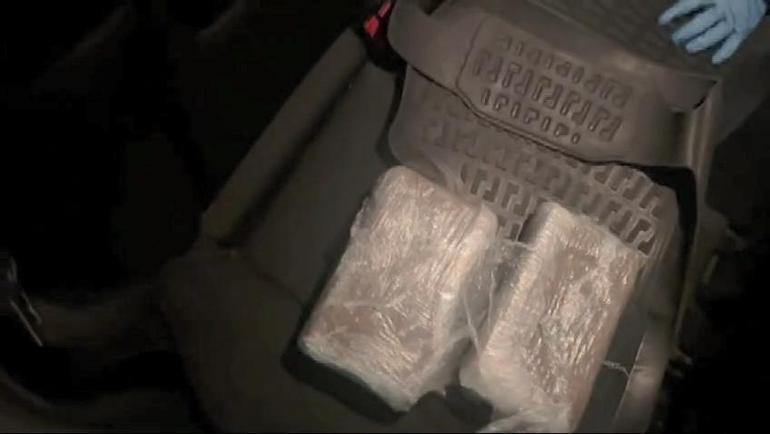 Sahte 'basın trafik kartı' bulunan cipte 3 kilo kokain ele geçirildi