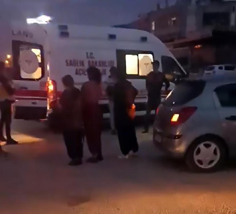Adana'da tarım işçilerini taşıyan midibüs devrildi; 15 yaralı