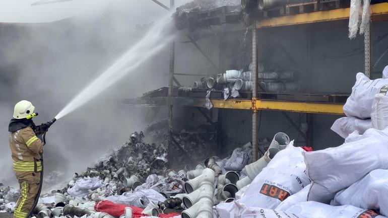 Arnavutköy'de plastik üretim ve depolama imalathanesinde yangın
