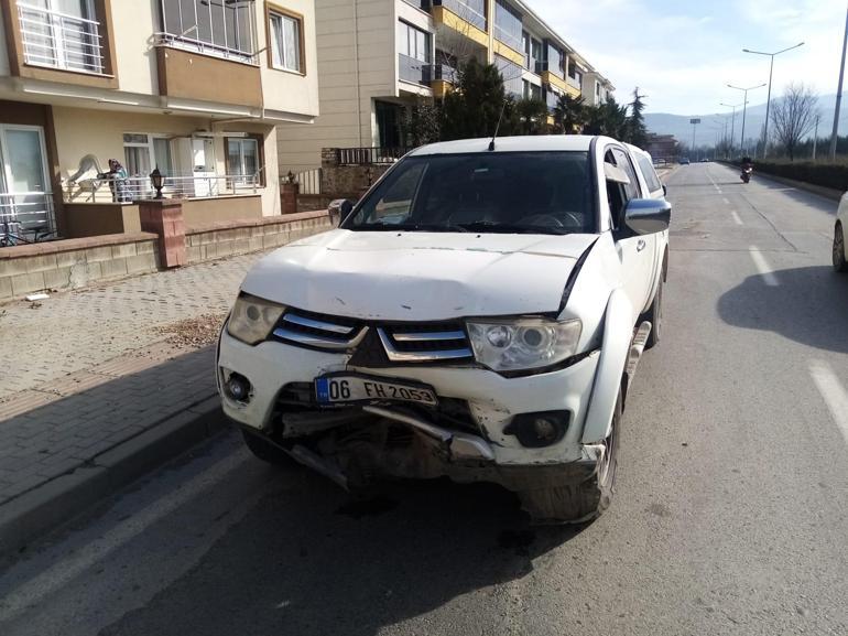 Kamyonet, aday sürücünün kullandığı otomobile çarptı: 4 yaralı